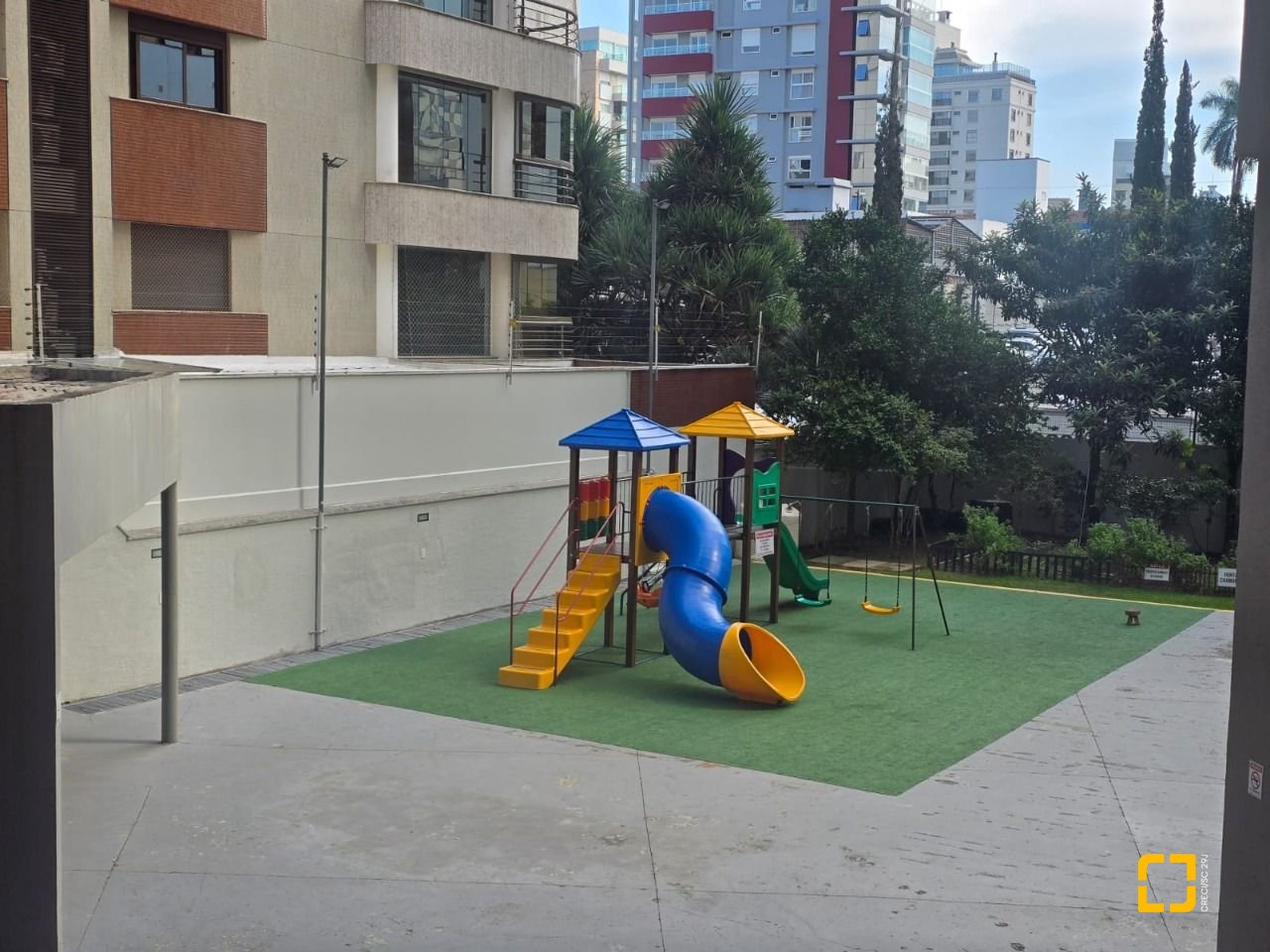 Apartamento com 125m², 4 quartos (sendo 1 suíte), 1 garagem, no bairro Centro em Florianópolis