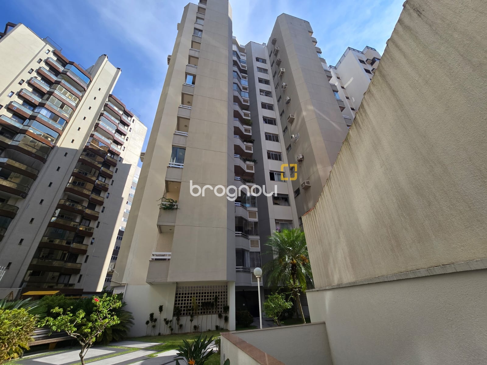 Apartamento com 125m², 3 quartos (sendo 1 suíte), 1 garagem, no bairro Centro em Florianópolis