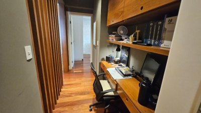 Apartamento com 129m², 5 quartos (sendo 2 suítes), 2 garagens, no bairro Beiramar em Florianópolis