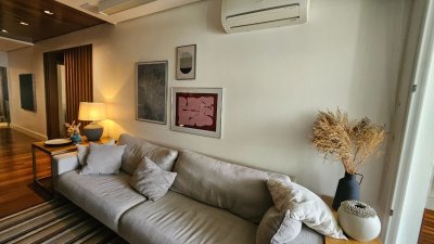 Apartamento com 129m², 5 quartos (sendo 2 suítes), 2 garagens, no bairro Beiramar em Florianópolis