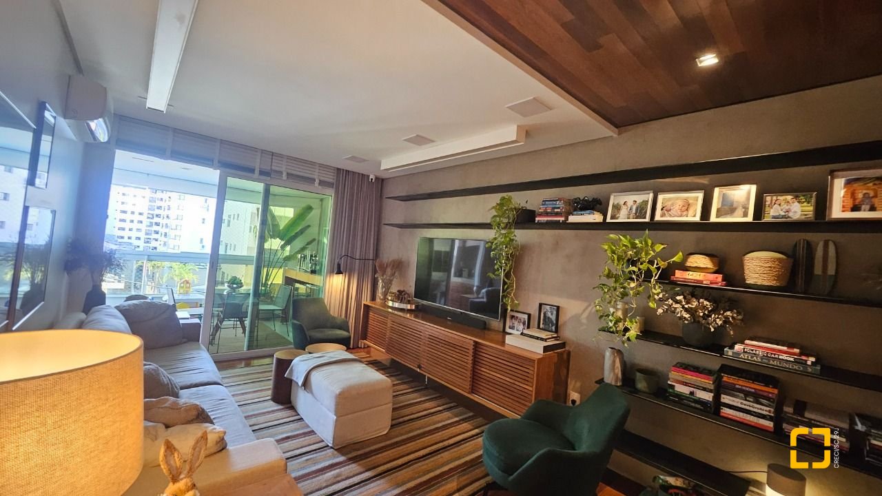 Apartamento com 129m², 5 quartos (sendo 2 suítes), 2 garagens, no bairro Beiramar em Florianópolis