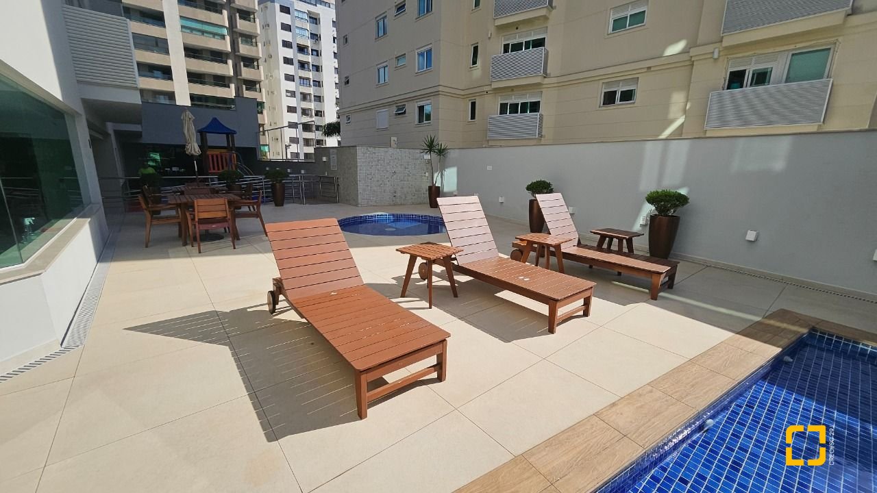 Apartamento com 129m², 5 quartos (sendo 2 suítes), 2 garagens, no bairro Beiramar em Florianópolis
