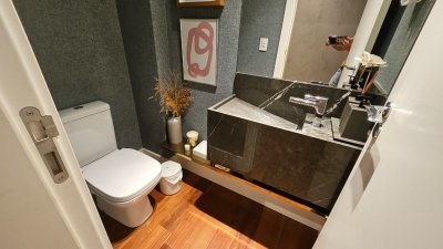 Apartamento com 129m², 5 quartos (sendo 2 suítes), 2 garagens, no bairro Beiramar em Florianópolis