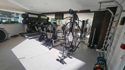 Apartamento com 129m², 5 quartos (sendo 2 suítes), 2 garagens, no bairro Beiramar em Florianópolis