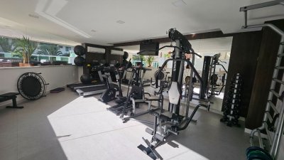 Apartamento com 129m², 5 quartos (sendo 2 suítes), 2 garagens, no bairro Beiramar em Florianópolis