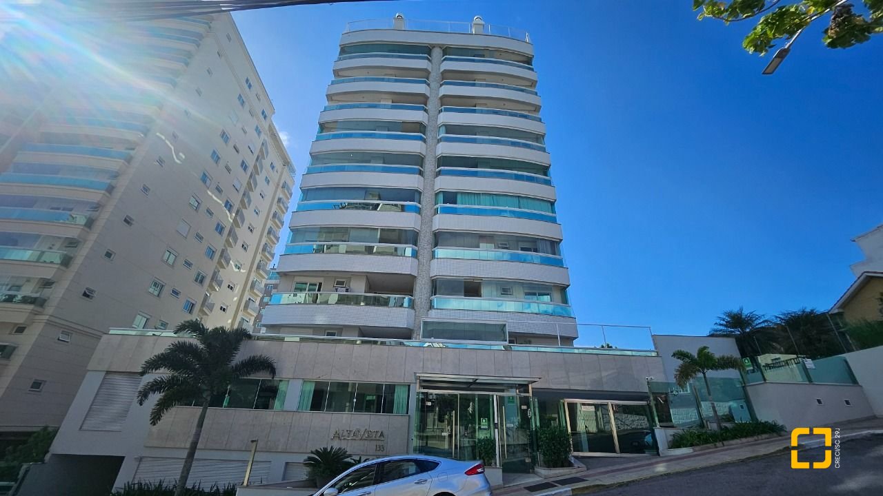 Apartamento com 129m², 5 quartos (sendo 2 suítes), 2 garagens, no bairro Beiramar em Florianópolis