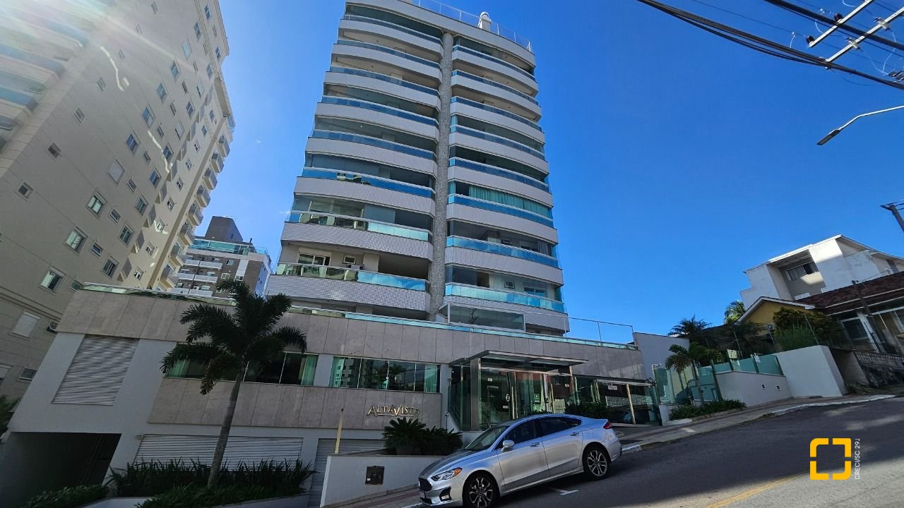 Apartamento com 129m², 5 quartos (sendo 2 suítes), 2 garagens, no bairro Beiramar em Florianópolis
