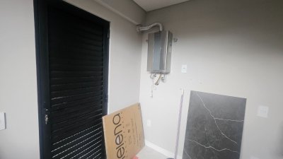 Casa com 195m², 6 quartos (sendo 3 suítes), 2 garagens, no bairro Carianos em Florianópolis