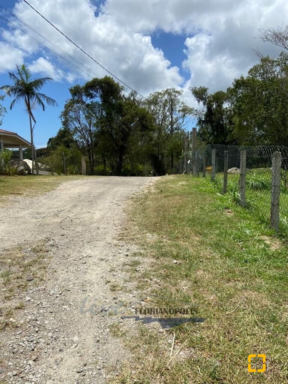 Terreno com 1680m², no bairro Ratones em Florianópolis