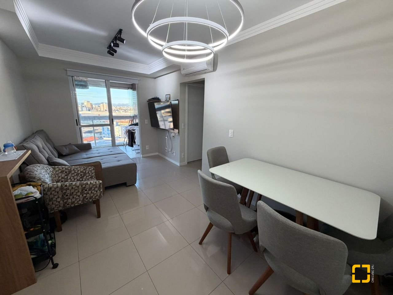 Apartamento com 66m², 2 quartos (sendo 1 suíte), 1 garagem, no bairro Roçado em São José