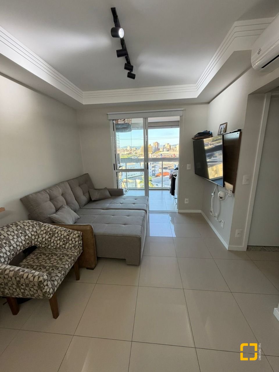 Apartamento com 66m², 2 quartos (sendo 1 suíte), 1 garagem, no bairro Roçado em São José