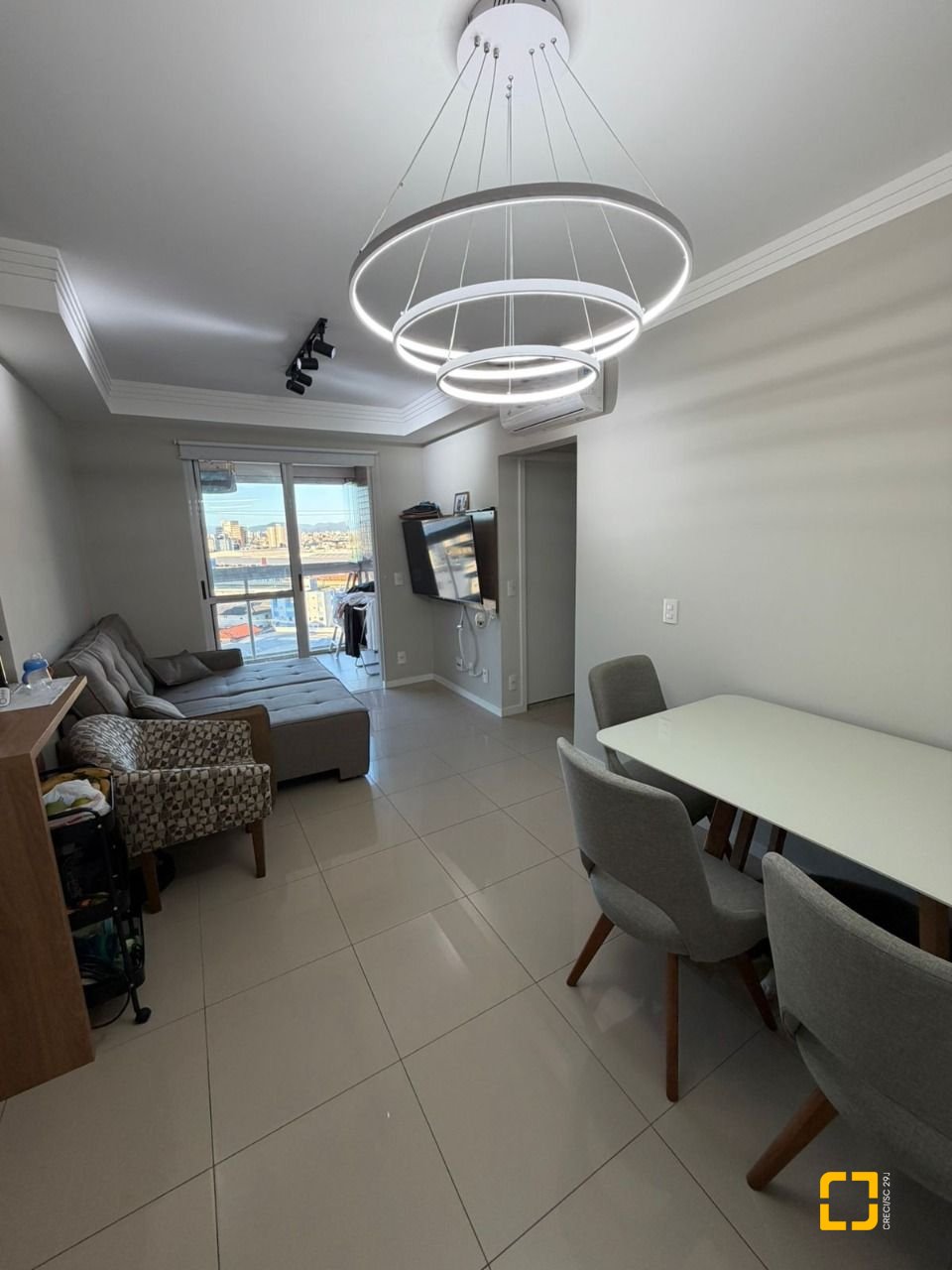 Apartamento com 66m², 2 quartos (sendo 1 suíte), 1 garagem, no bairro Roçado em São José