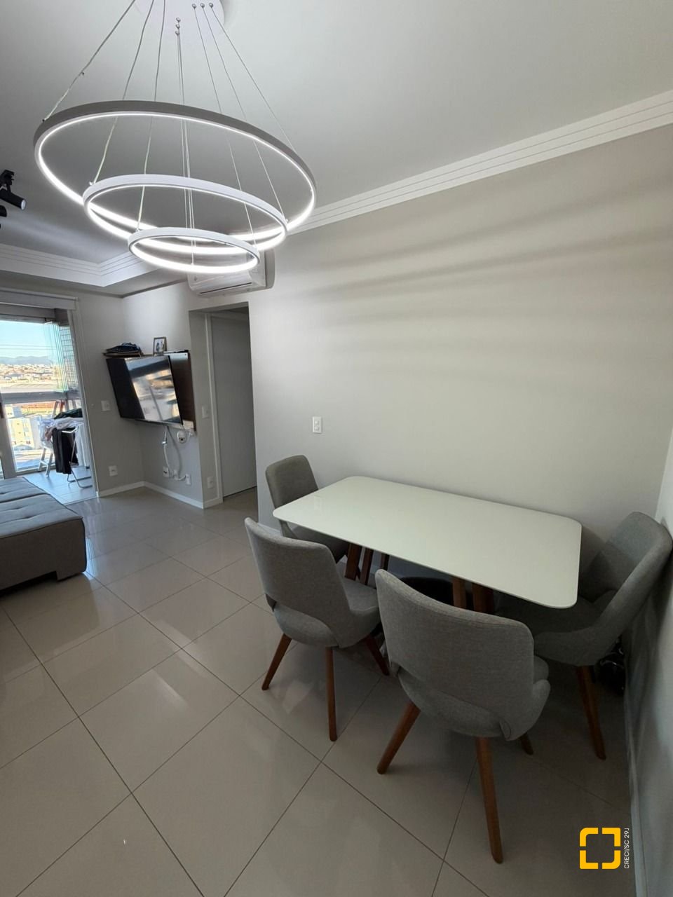 Apartamento com 66m², 2 quartos (sendo 1 suíte), 1 garagem, no bairro Roçado em São José