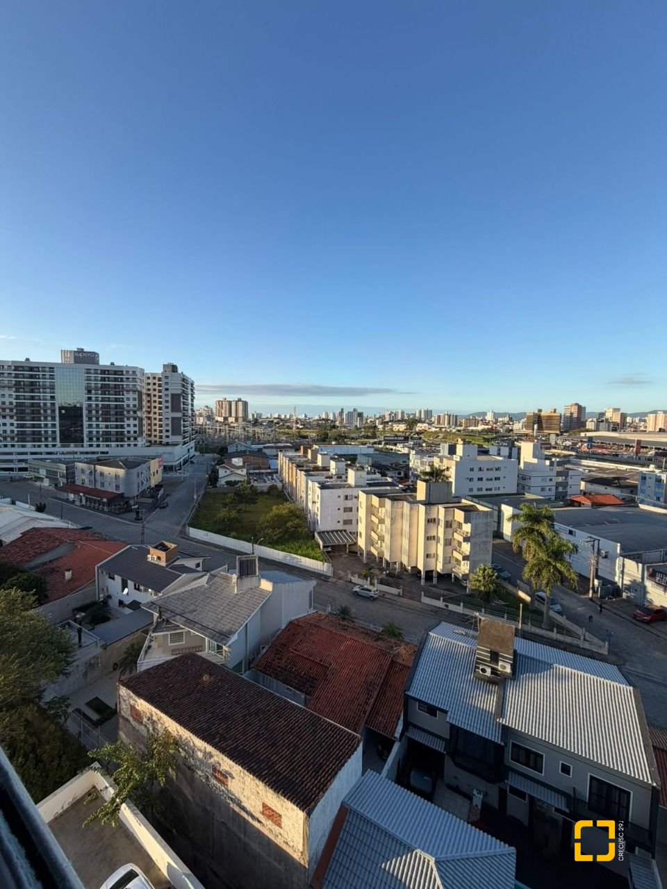 Apartamento com 66m², 2 quartos (sendo 1 suíte), 1 garagem, no bairro Roçado em São José