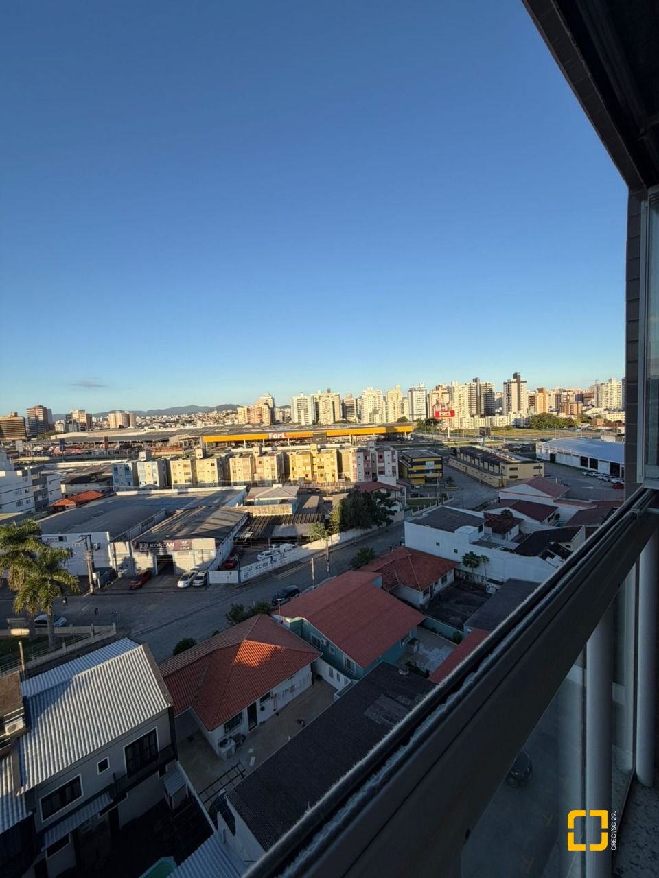 Apartamento com 66m², 2 quartos (sendo 1 suíte), 1 garagem, no bairro Roçado em São José