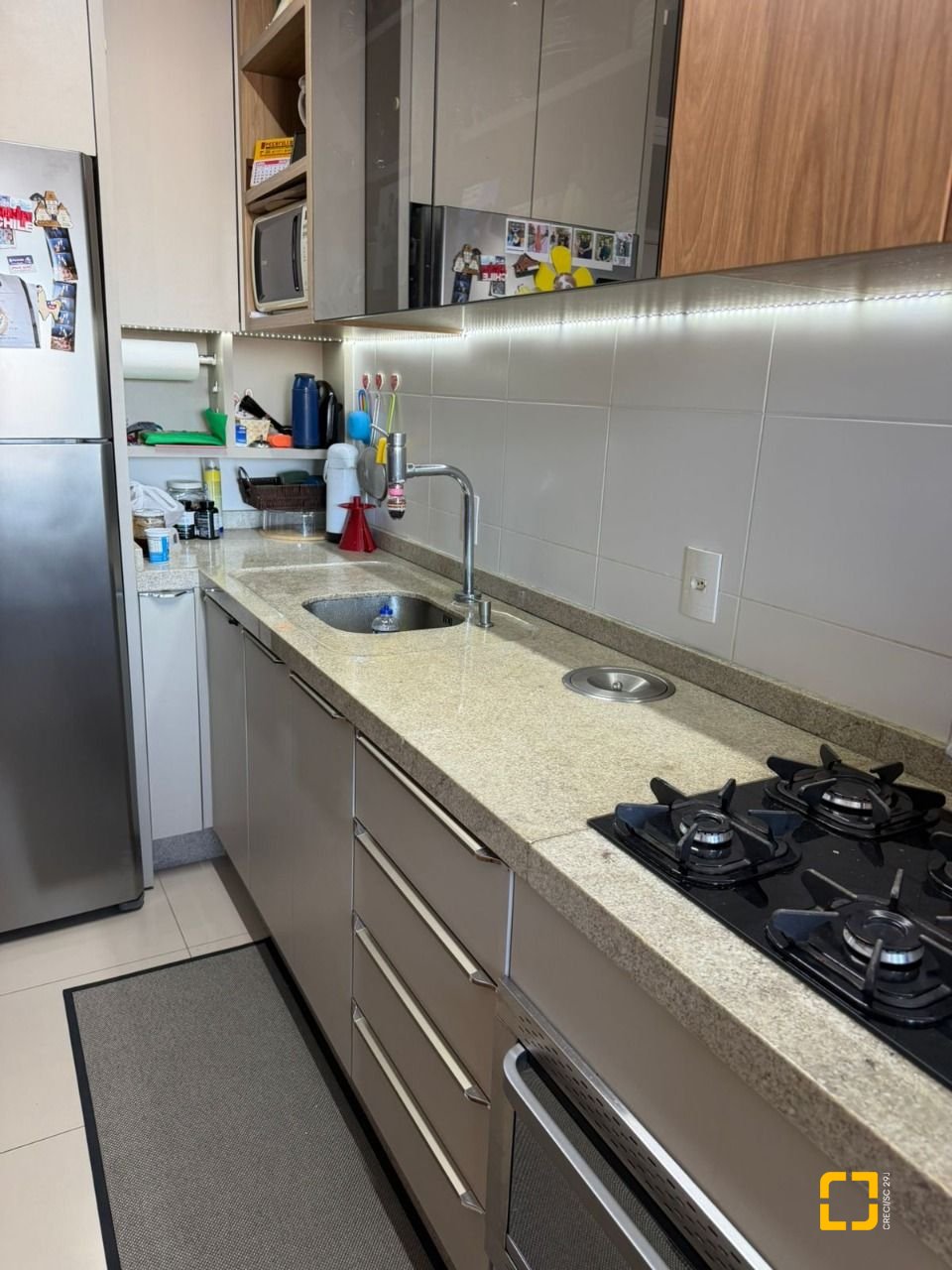 Apartamento com 66m², 2 quartos (sendo 1 suíte), 1 garagem, no bairro Roçado em São José