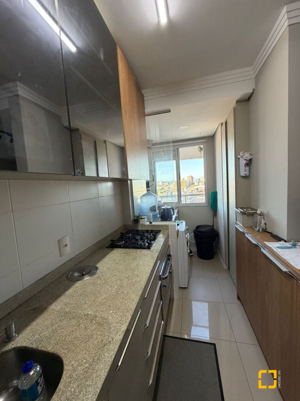 Apartamento com 66m², 2 quartos (sendo 1 suíte), 1 garagem, no bairro Roçado em São José