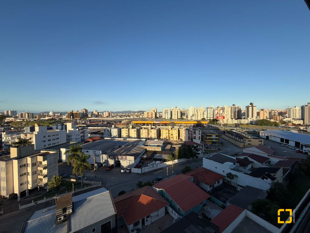 Apartamento com 66m², 2 quartos (sendo 1 suíte), 1 garagem, no bairro Roçado em São José