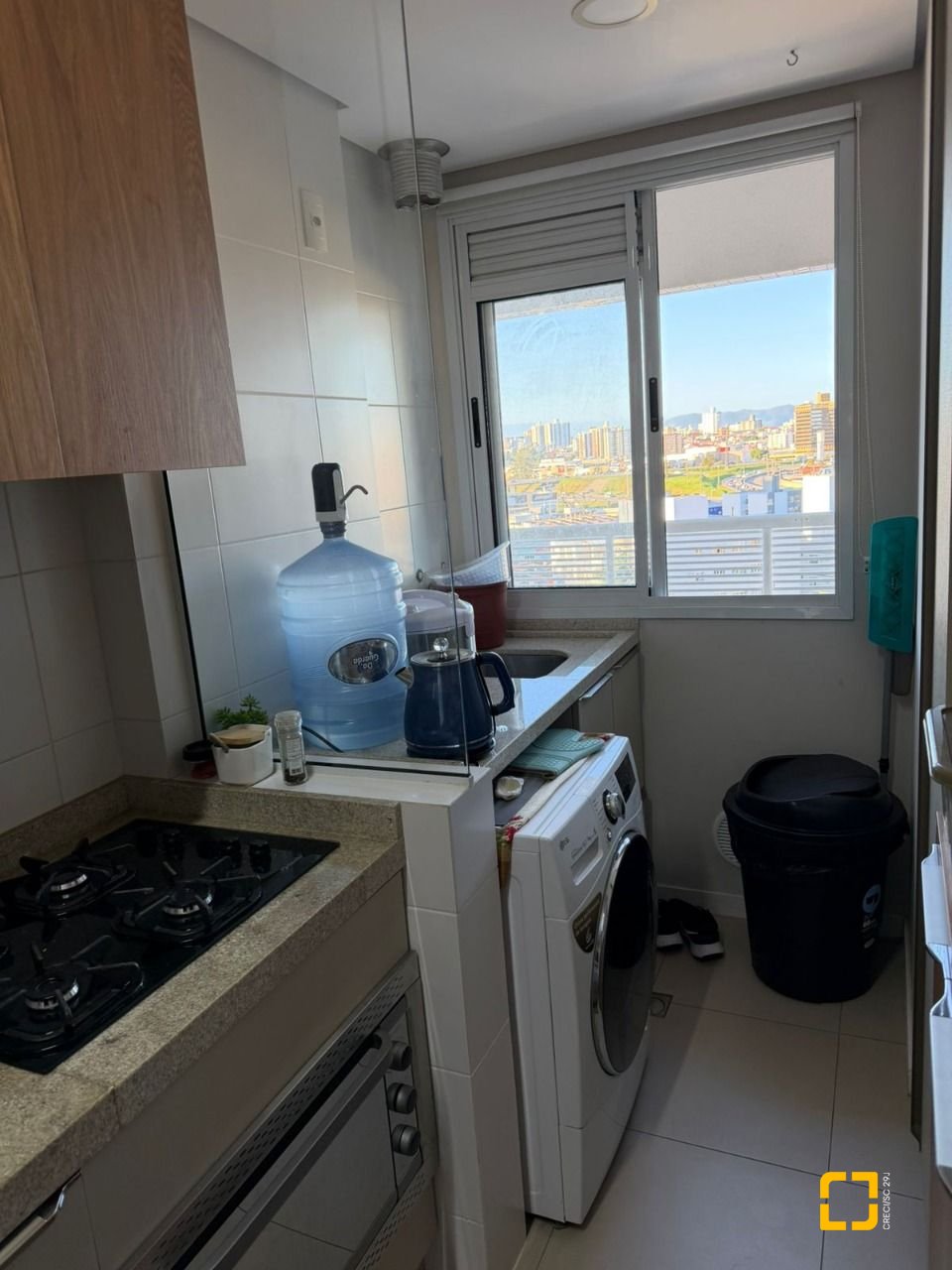 Apartamento com 66m², 2 quartos (sendo 1 suíte), 1 garagem, no bairro Roçado em São José