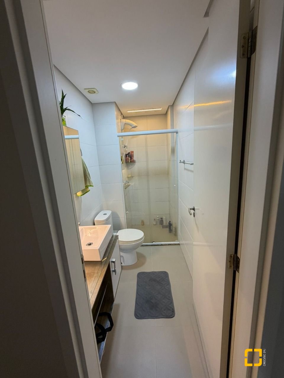 Apartamento com 66m², 2 quartos (sendo 1 suíte), 1 garagem, no bairro Roçado em São José
