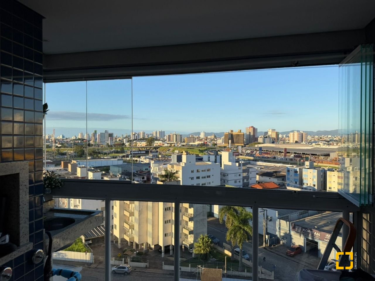 Apartamento com 66m², 2 quartos (sendo 1 suíte), 1 garagem, no bairro Roçado em São José
