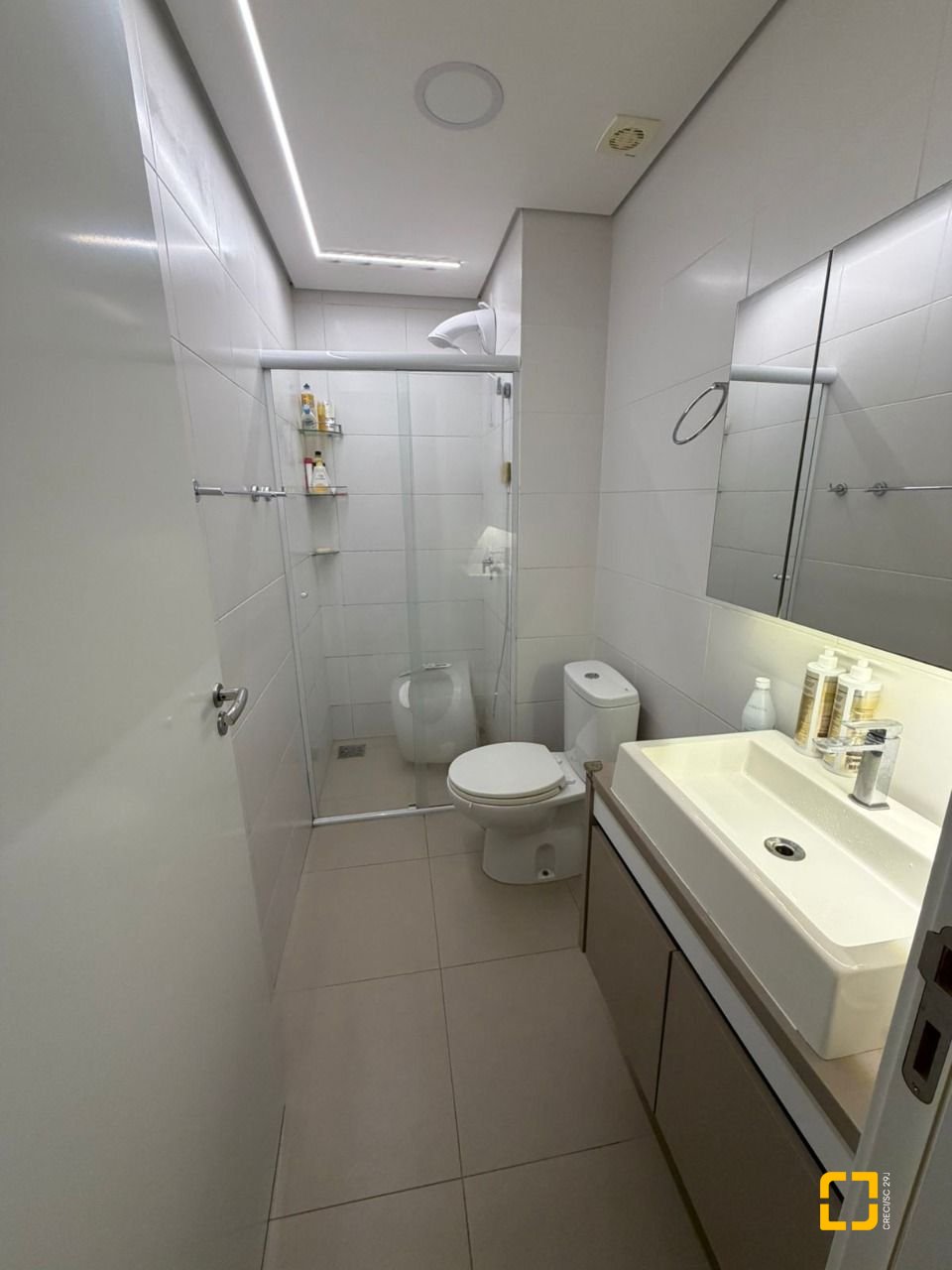 Apartamento com 66m², 2 quartos (sendo 1 suíte), 1 garagem, no bairro Roçado em São José
