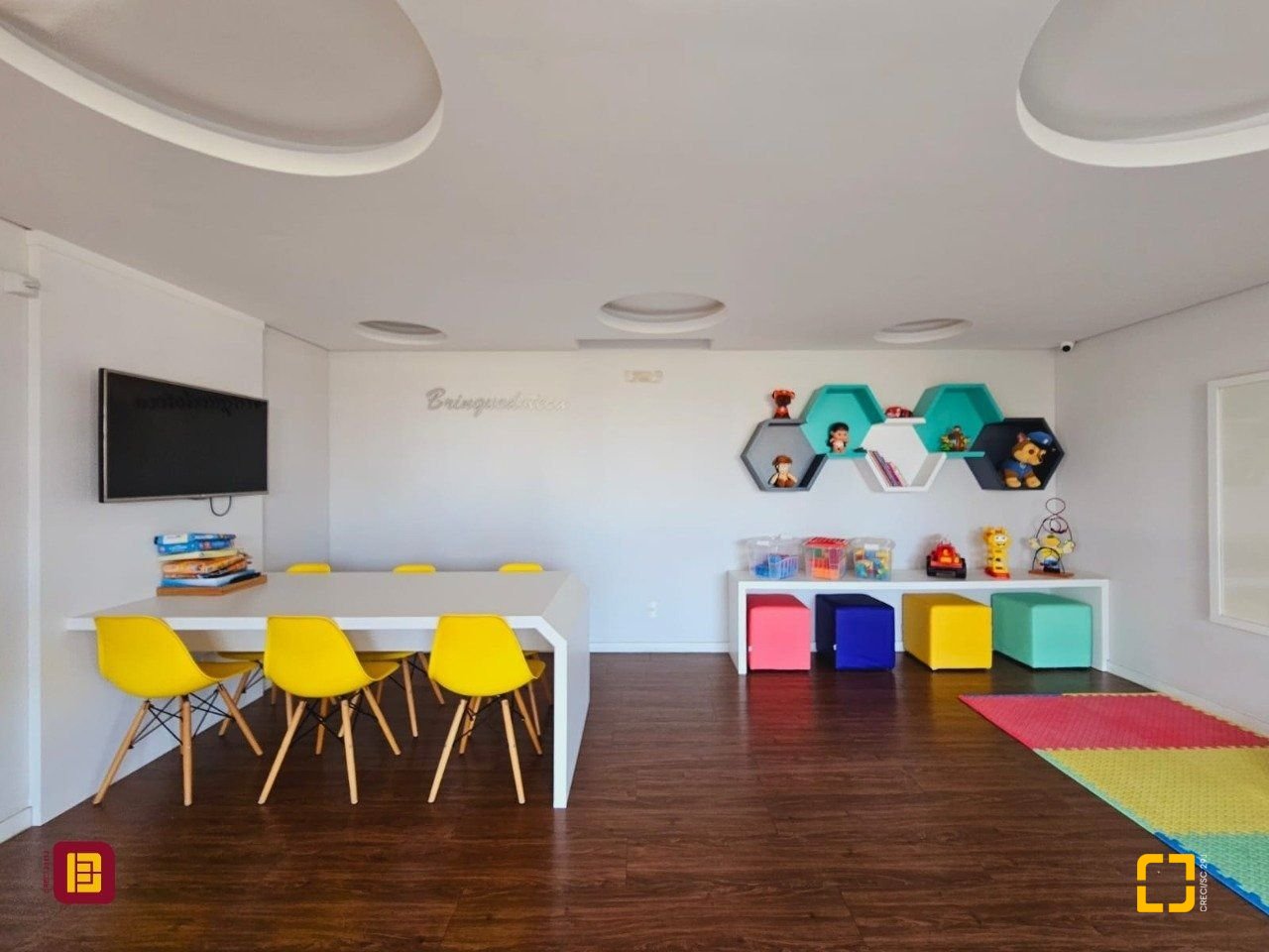 Apartamento com 66m², 2 quartos (sendo 1 suíte), 1 garagem, no bairro Roçado em São José