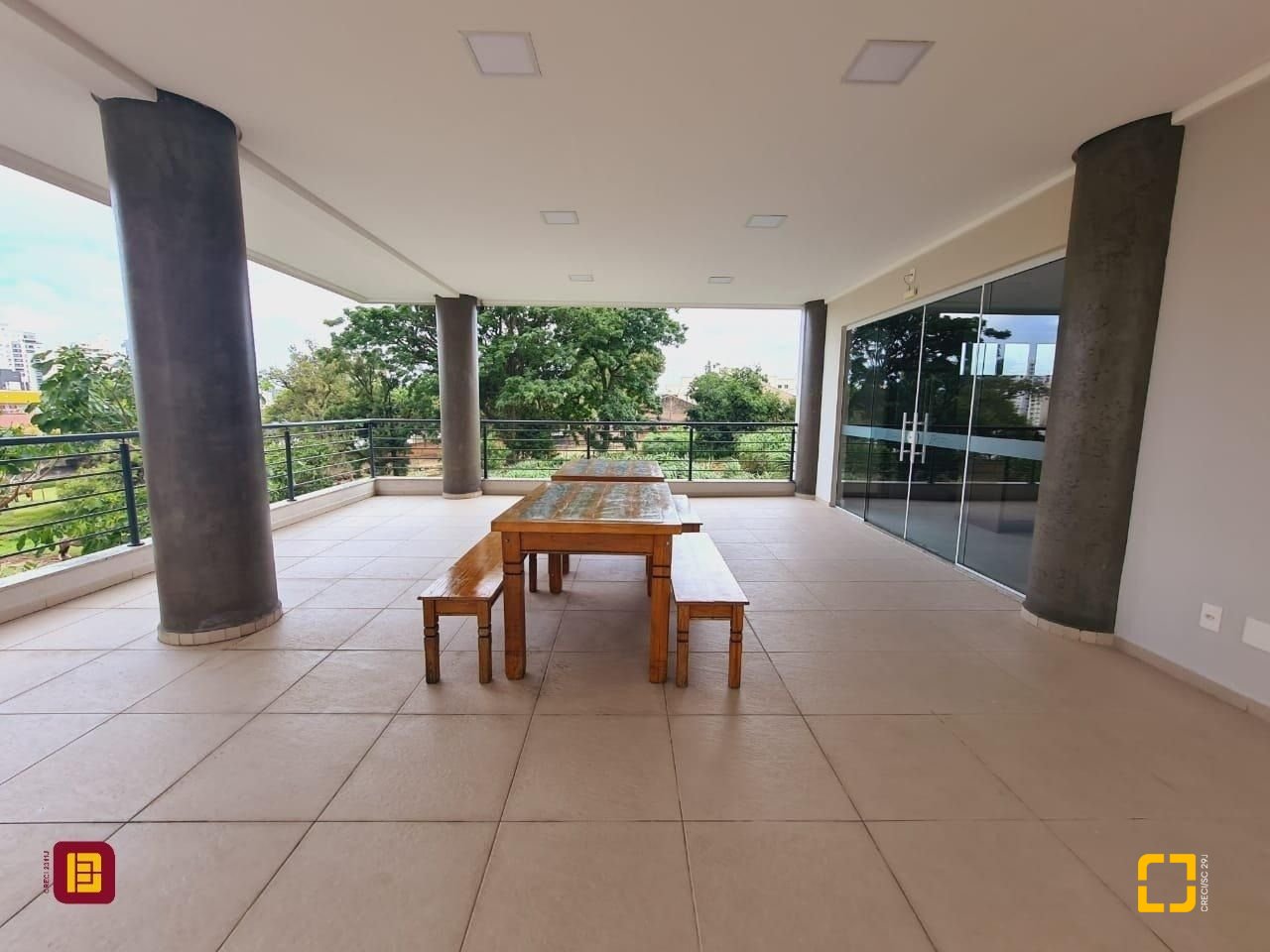 Apartamento com 66m², 2 quartos (sendo 1 suíte), 1 garagem, no bairro Roçado em São José