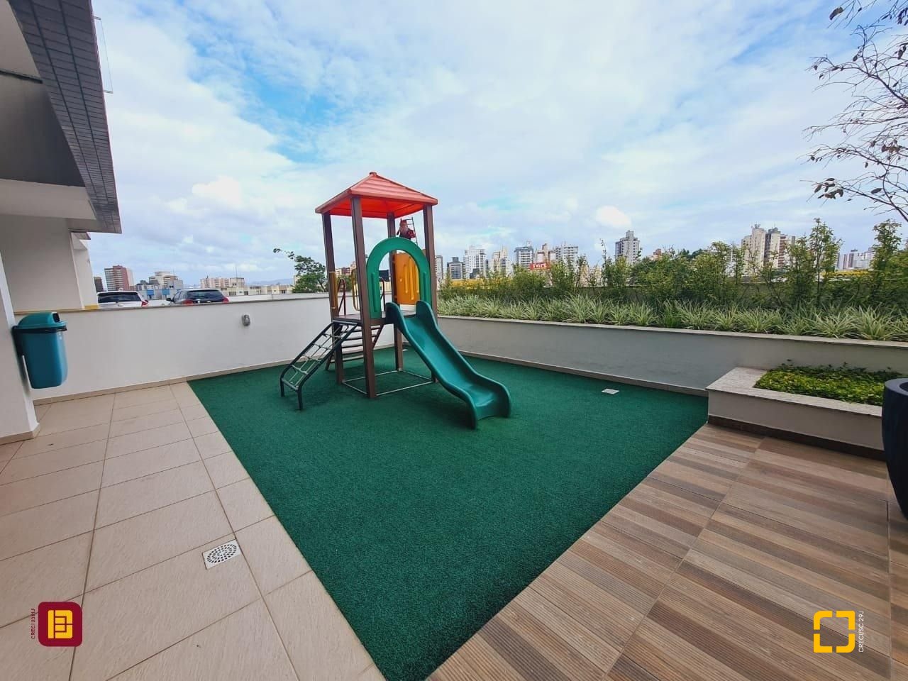 Apartamento com 66m², 2 quartos (sendo 1 suíte), 1 garagem, no bairro Roçado em São José