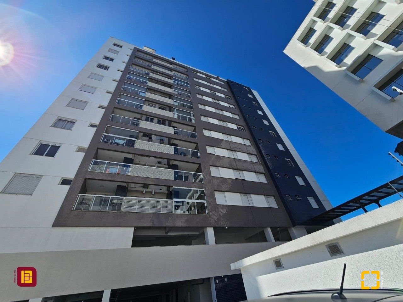 Apartamento com 66m², 2 quartos (sendo 1 suíte), 1 garagem, no bairro Roçado em São José