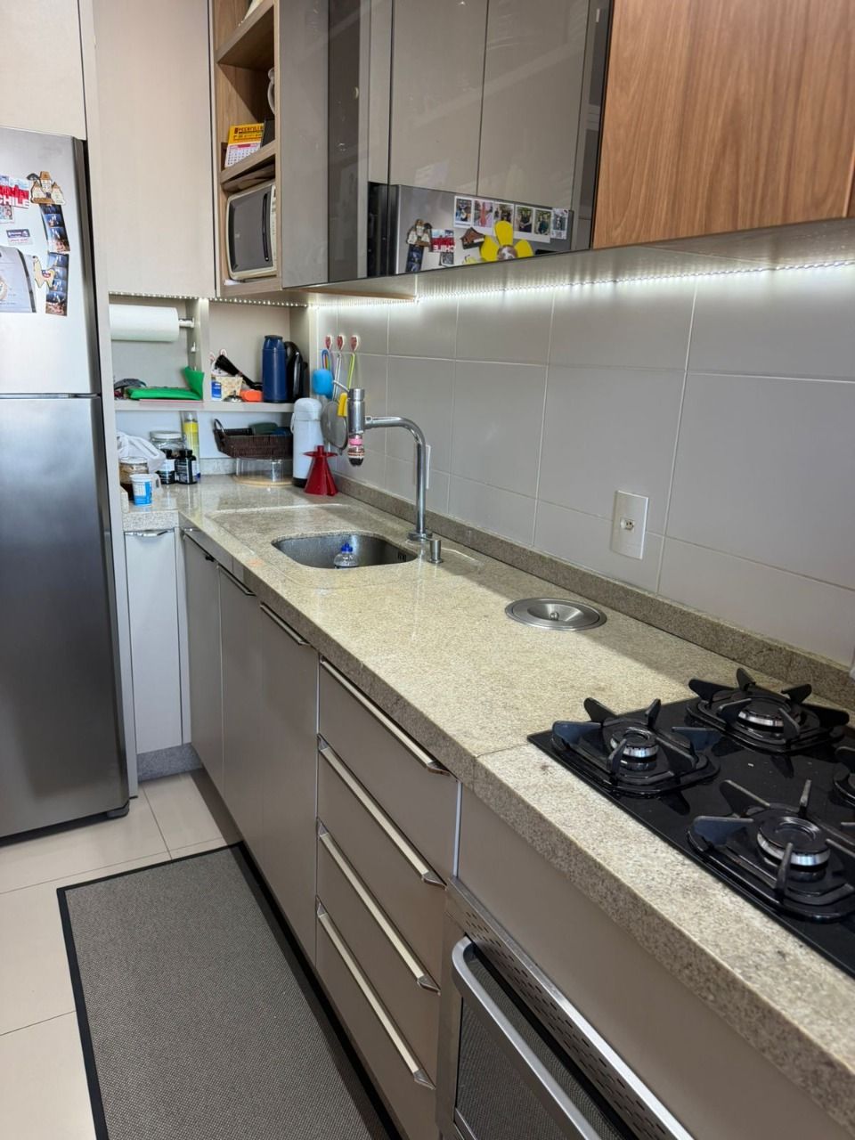 Apartamento com 66m², 2 quartos (sendo 1 suíte), 1 garagem, no bairro Roçado em São José