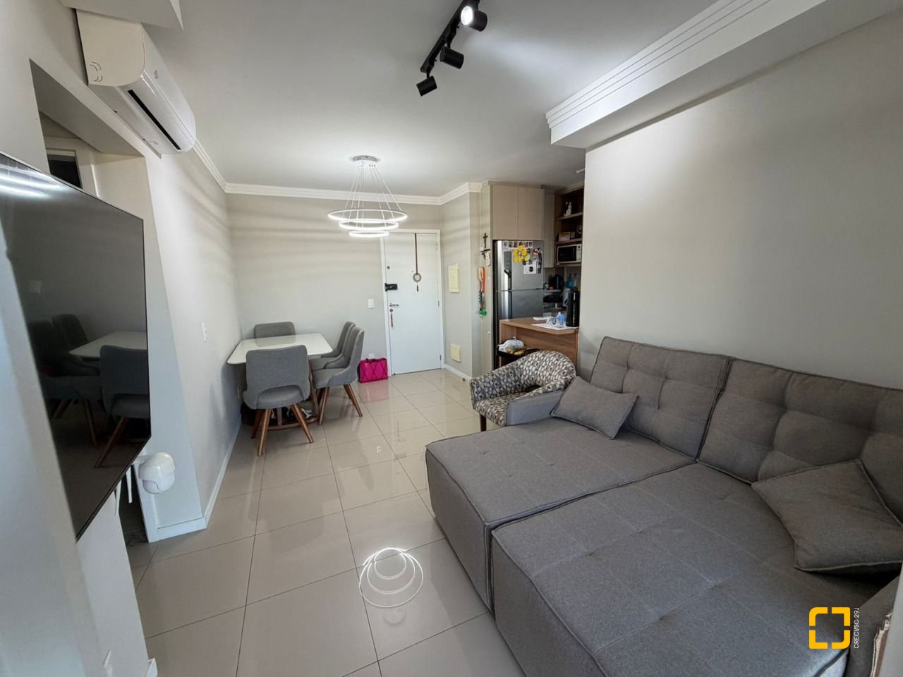 Apartamento com 66m², 2 quartos (sendo 1 suíte), 1 garagem, no bairro Roçado em São José