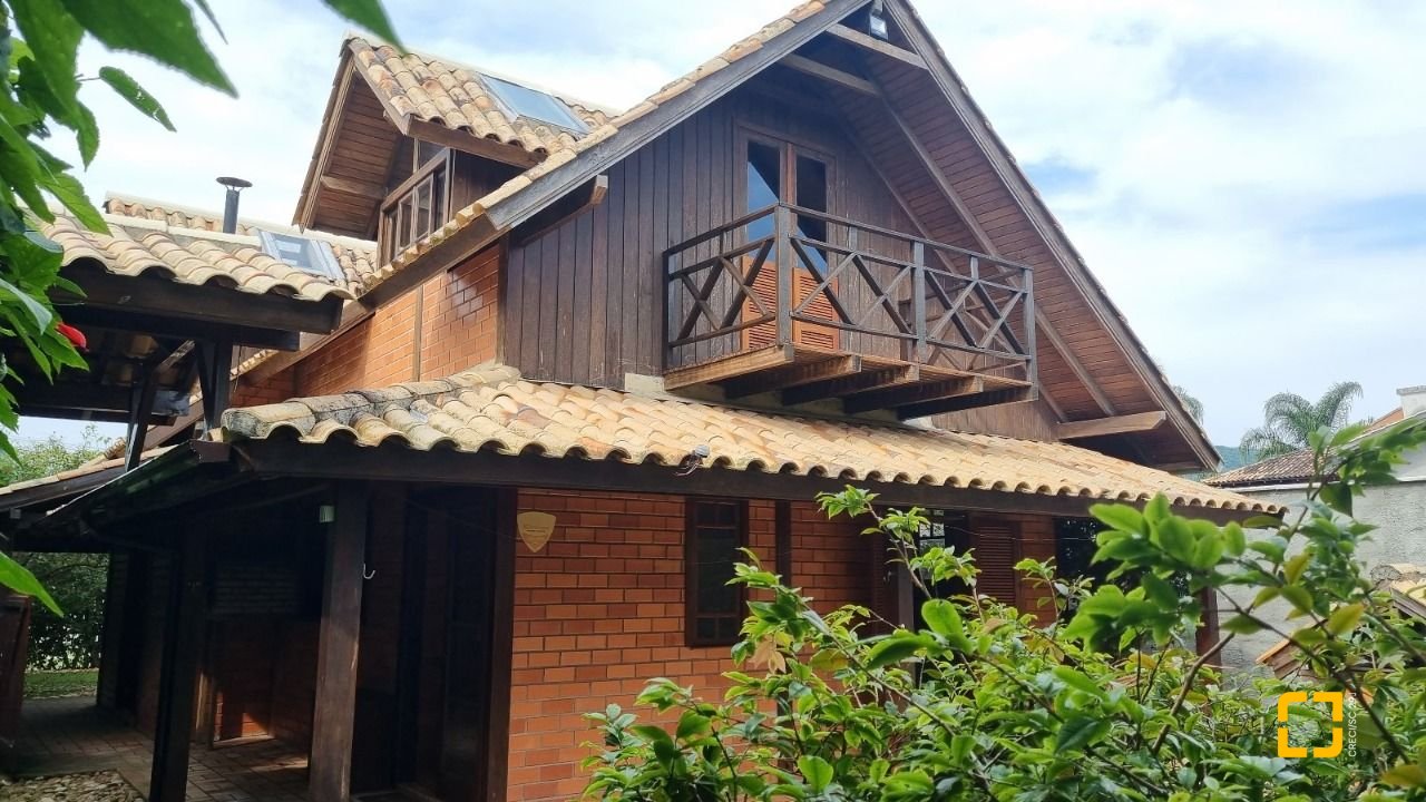 Casa com 154m², 3 quartos, 2 garagens, no bairro Rio Tavares em Florianópolis