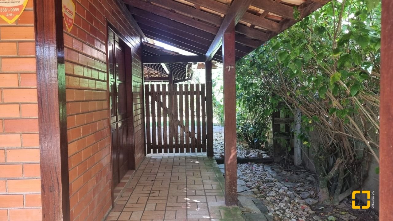 Casa com 154m², 3 quartos, 2 garagens, no bairro Rio Tavares em Florianópolis