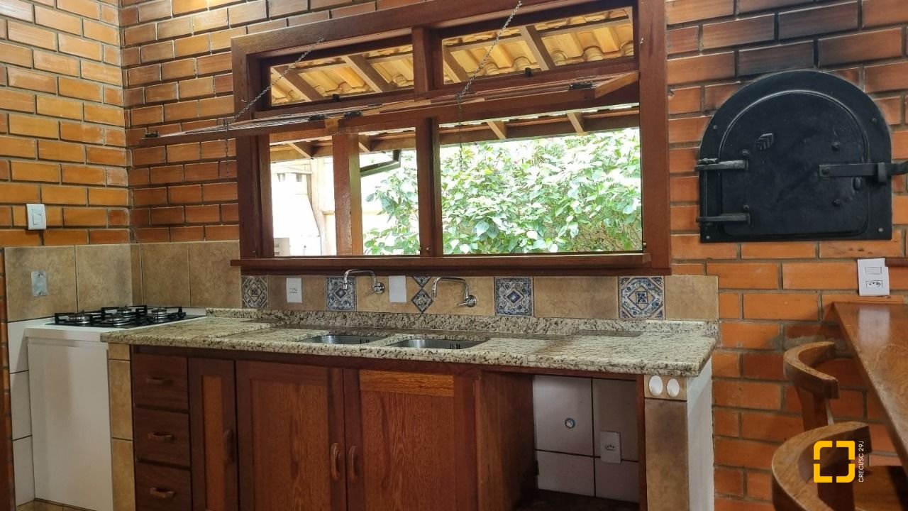 Casa com 154m², 3 quartos, 2 garagens, no bairro Rio Tavares em Florianópolis