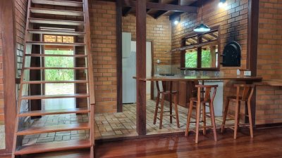 Casa com 154m², 3 quartos, 2 garagens, no bairro Rio Tavares em Florianópolis
