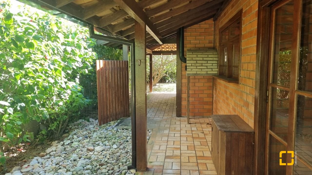 Casa com 154m², 3 quartos, 2 garagens, no bairro Rio Tavares em Florianópolis
