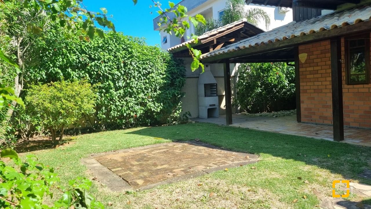 Casa com 154m², 3 quartos, 2 garagens, no bairro Rio Tavares em Florianópolis