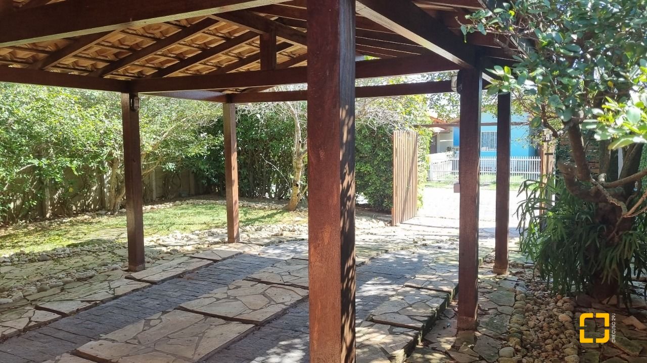 Casa com 154m², 3 quartos, 2 garagens, no bairro Rio Tavares em Florianópolis