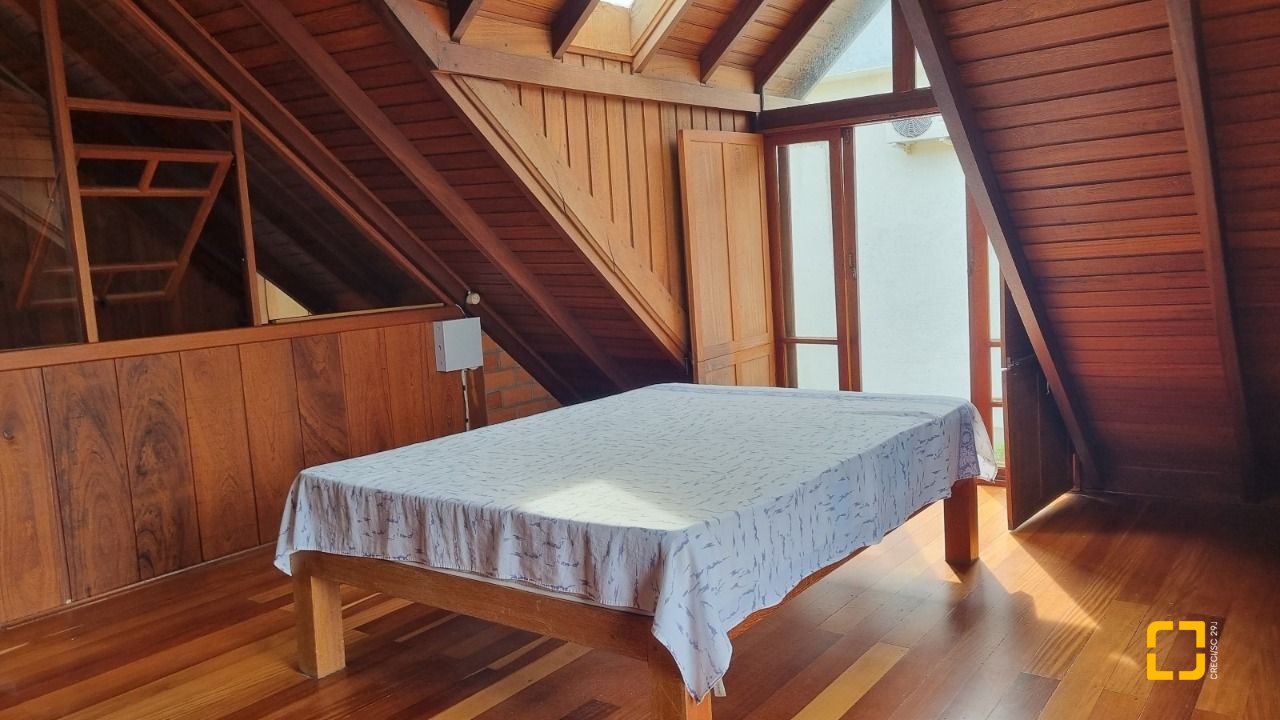 Casa com 154m², 3 quartos, 2 garagens, no bairro Rio Tavares em Florianópolis