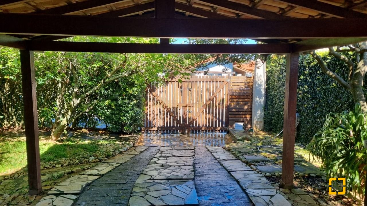 Casa com 154m², 3 quartos, 2 garagens, no bairro Rio Tavares em Florianópolis