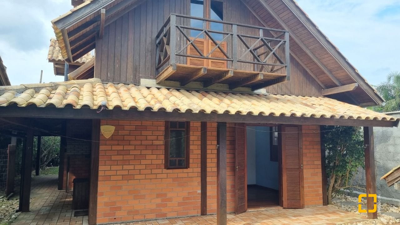 Casa com 154m², 3 quartos, 2 garagens, no bairro Rio Tavares em Florianópolis