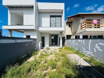 Casa com 157m², 6 quartos (sendo 3 suítes), 2 garagens, no bairro Campeche em Florianópolis