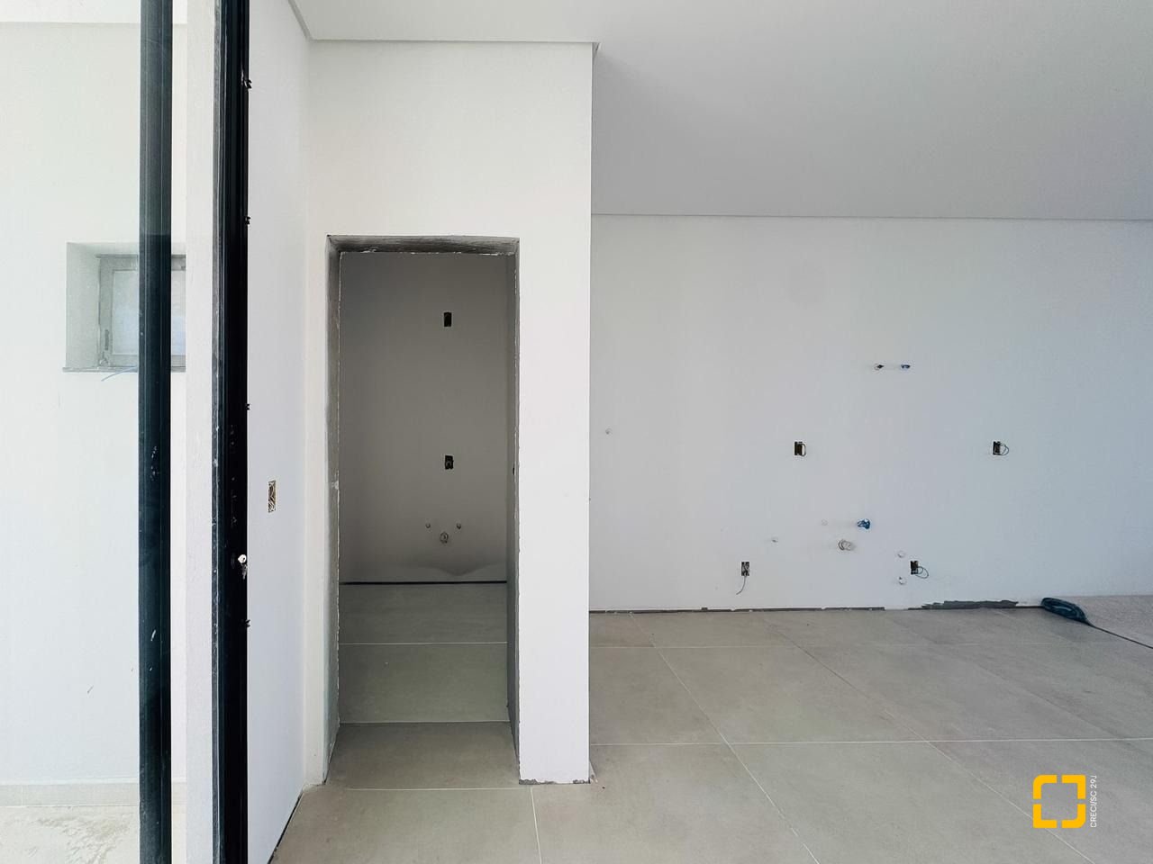 Casa com 157m², 6 quartos (sendo 3 suítes), 2 garagens, no bairro Campeche em Florianópolis