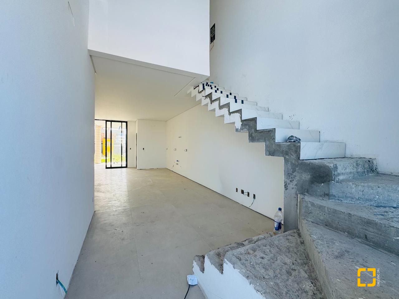 Casa com 157m², 6 quartos (sendo 3 suítes), 2 garagens, no bairro Campeche em Florianópolis