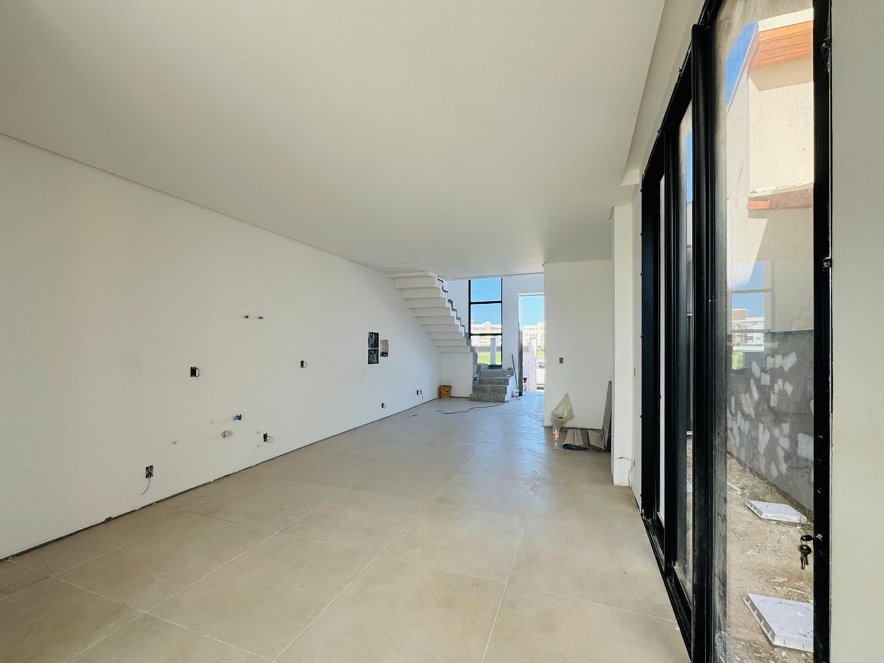 Casa com 157m², 6 quartos (sendo 3 suítes), 2 garagens, no bairro Campeche em Florianópolis