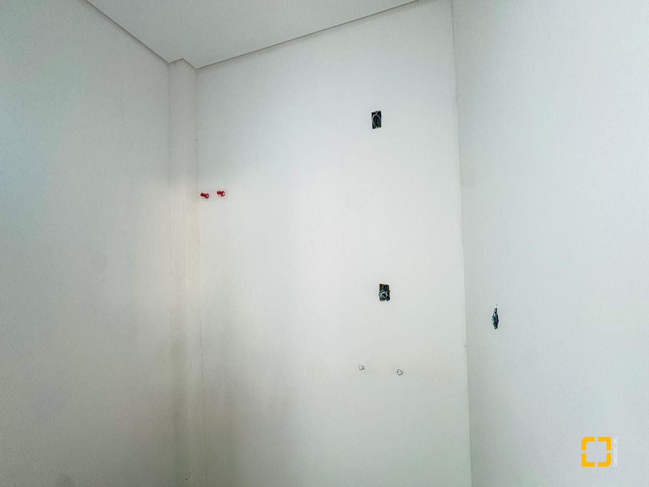 Casa com 157m², 6 quartos (sendo 3 suítes), 2 garagens, no bairro Campeche em Florianópolis
