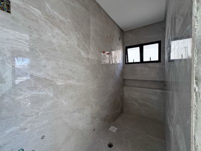 Casa com 157m², 6 quartos (sendo 3 suítes), 2 garagens, no bairro Campeche em Florianópolis
