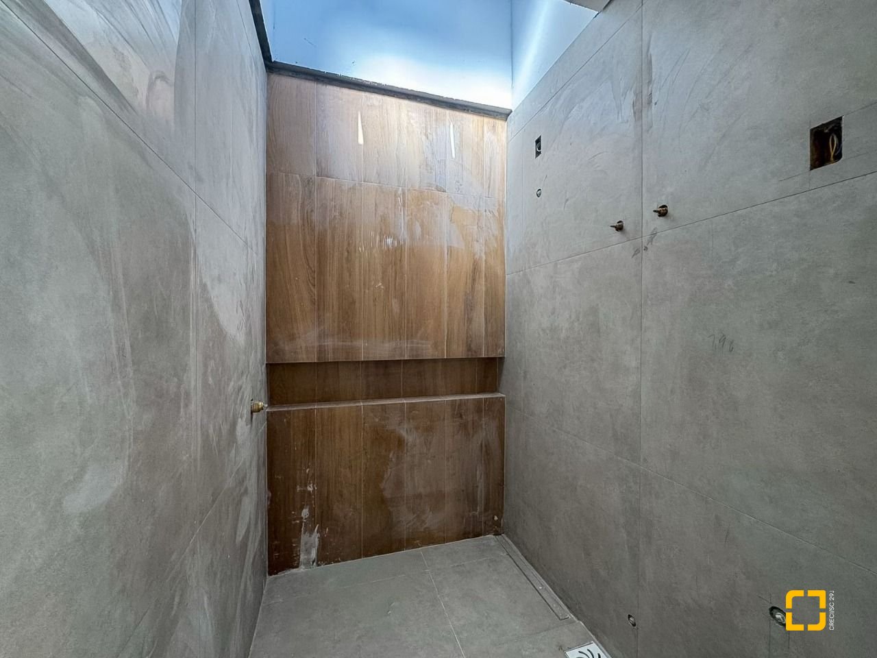 Casa com 157m², 6 quartos (sendo 3 suítes), 2 garagens, no bairro Campeche em Florianópolis