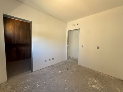 Casa com 157m², 6 quartos (sendo 3 suítes), 2 garagens, no bairro Campeche em Florianópolis